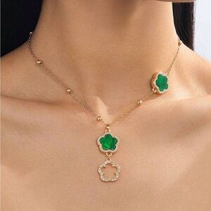 Elegant Gold and Green Clover Necklace